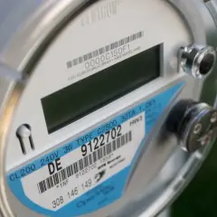 Inteligentny licznik energii elektrycznej, model Centron, z etykietą informującą o taryfie i numerze seryjnym.