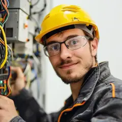 Ile zarabia inżynier elektryk? Sprawdź, co wpływa na wynagrodzenie