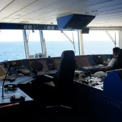 Ile zarabia elektryk na statku? Odkryj ukryte czynniki wpływające na wynagrodzenie
