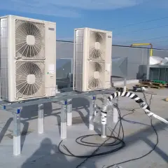 Jednostki zewnętrzne klimatyzacji na dachu, instalacja.