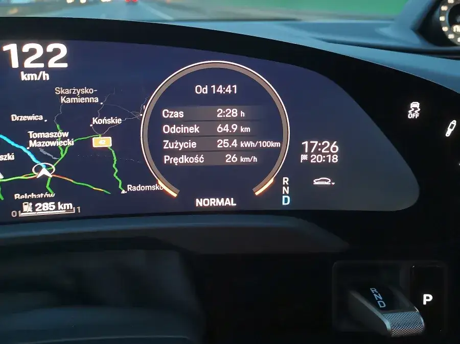 Zdjęcie Ile kWh na 100 km? Sprawdź, jak oszczędzać na energii w elektrykach