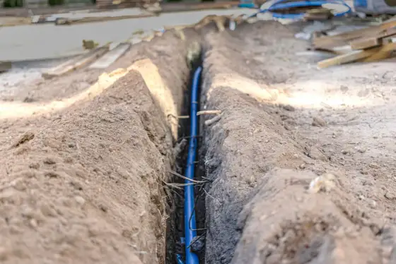 Kabel w ziemi: z peszlem czy bez? Prawda o układaniu kabli